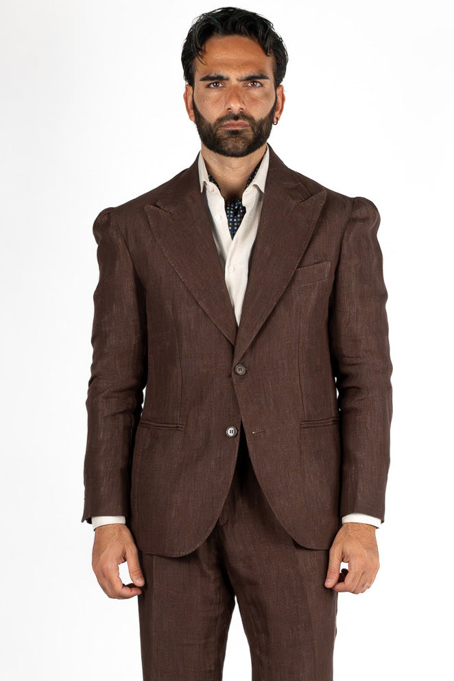Abito uomo Monopetto Marrone in lino e seta sfoderata Rever classico 11 cm tasche a toppe e pantalone vita alta con fibbie laterali