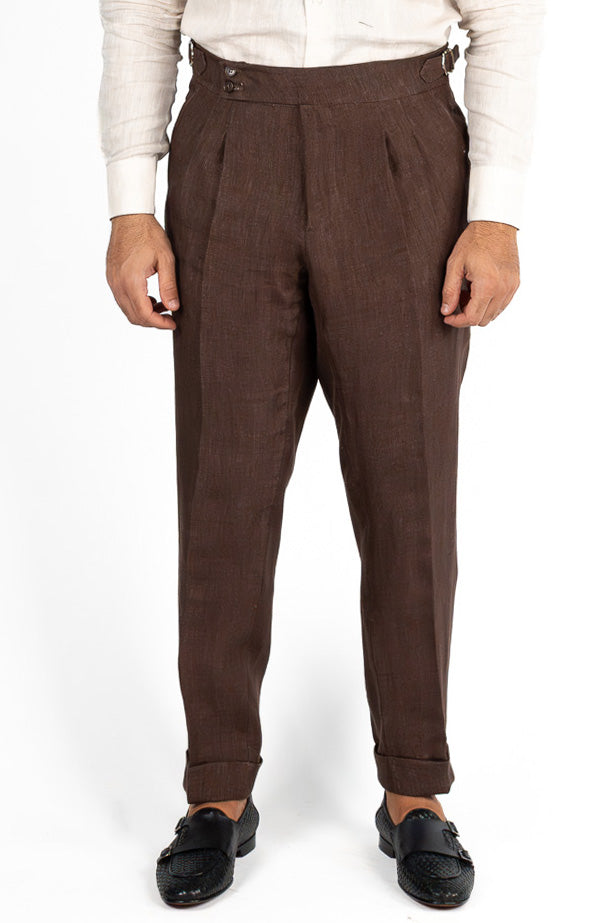 Abito uomo Monopetto Marrone in lino e seta sfoderata Rever classico 11 cm tasche a toppe e pantalone vita alta con fibbie laterali