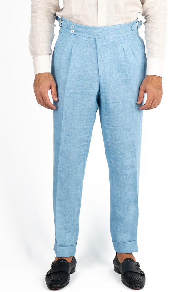 Abito uomo Monopetto blu denim chiaro in lino e seta sfoderata Rever classico 11 cm tasche a toppe e pantalone vita alta con fibbie laterali