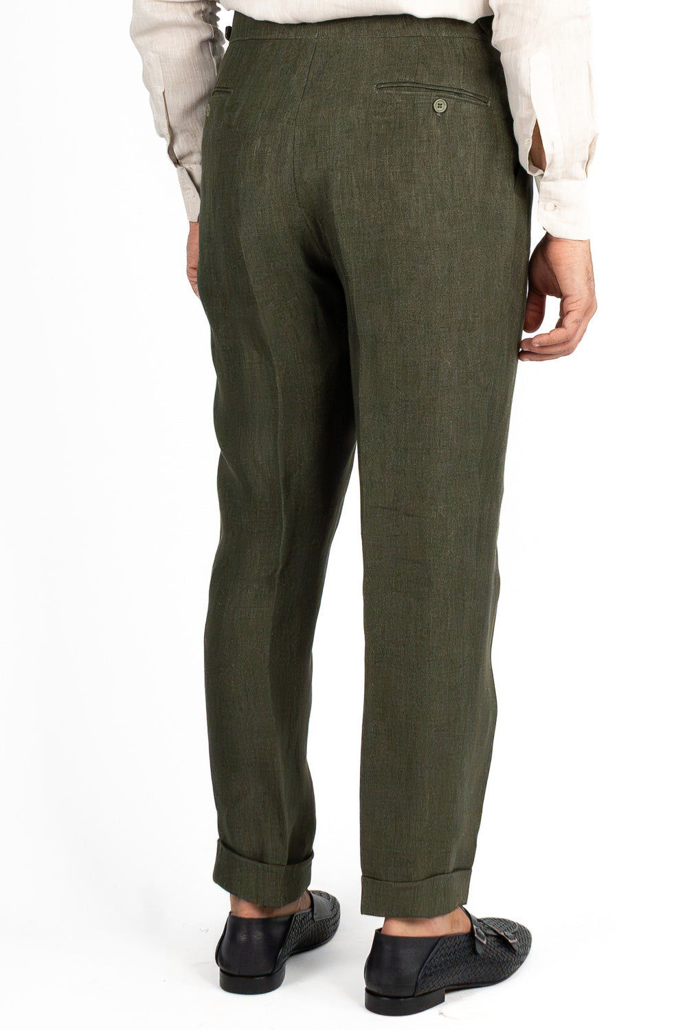 Abito uomo Monopetto Verde Militare in lino e seta sfoderata Rever classico 11 cm tasche a toppe e pantalone vita alta con fibbie laterali