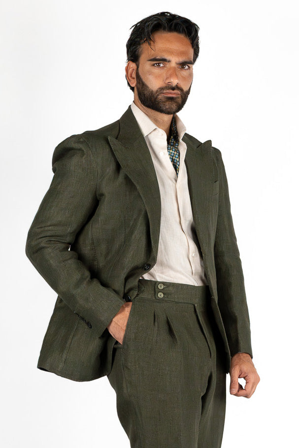 Abito uomo Monopetto Verde Militare in lino e seta sfoderata Rever classico 11 cm tasche a toppe e pantalone vita alta con fibbie laterali