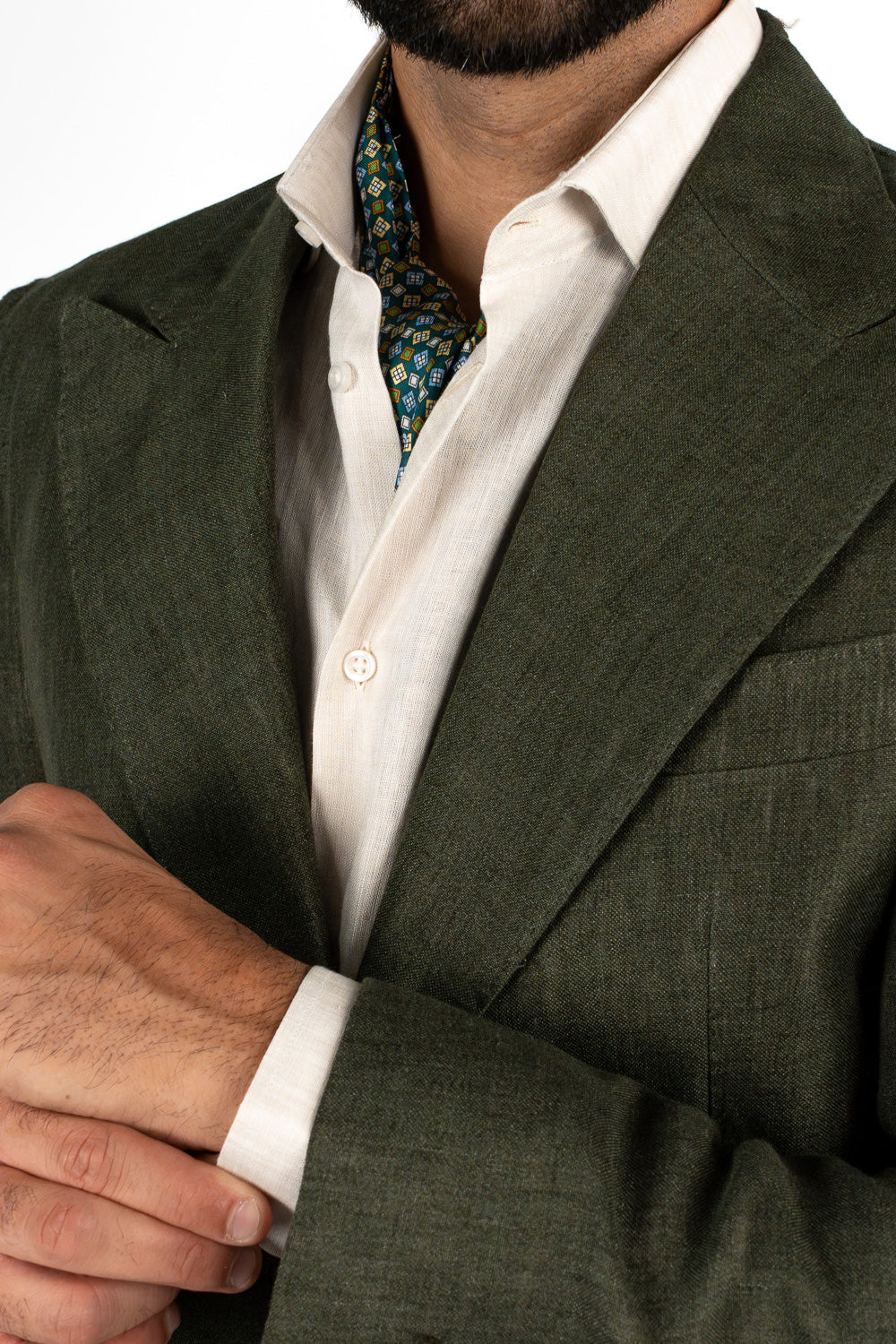 Abito uomo Monopetto Verde Militare in lino e seta sfoderata Rever classico 11 cm tasche a toppe e pantalone vita alta con fibbie laterali