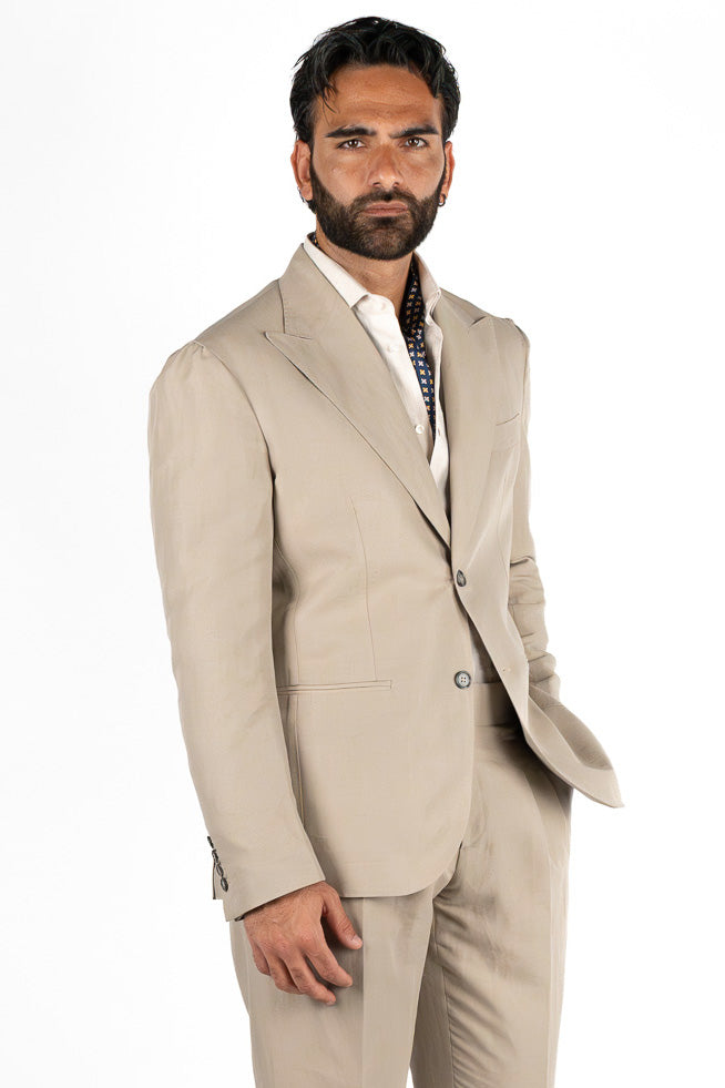 Abito uomo Monopetto Beige in lino e cotone sfoderata Rever classico 11 cm tasche a toppe e pantalone vita alta con fibbie laterali