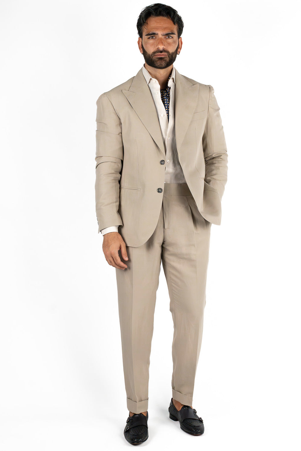 Abito uomo Monopetto Beige in lino e cotone sfoderata Rever classico 11 cm tasche a toppe e pantalone vita alta con fibbie laterali