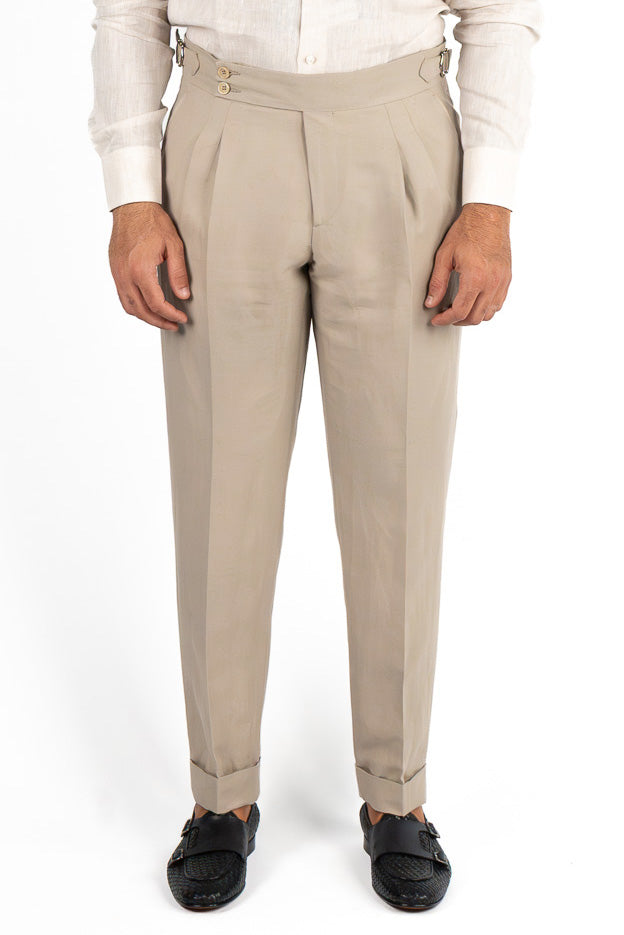 Abito uomo Monopetto Beige in lino e cotone sfoderata Rever classico 11 cm tasche a toppe e pantalone vita alta con fibbie laterali