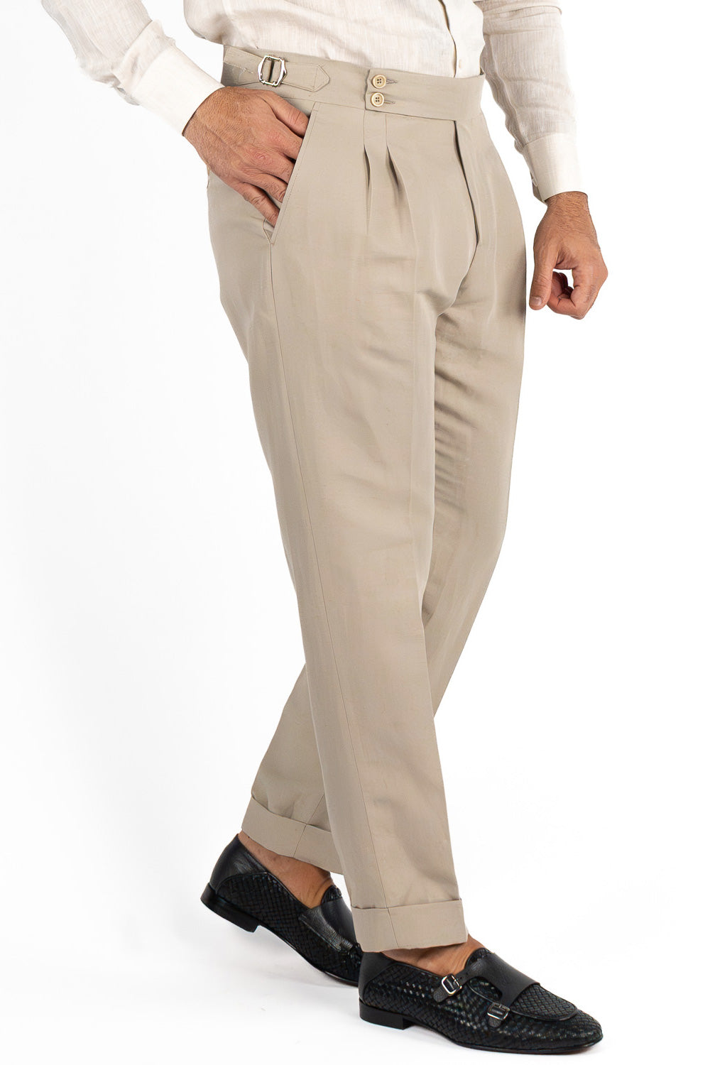 Abito uomo Monopetto Beige in lino e cotone sfoderata Rever classico 11 cm tasche a toppe e pantalone vita alta con fibbie laterali