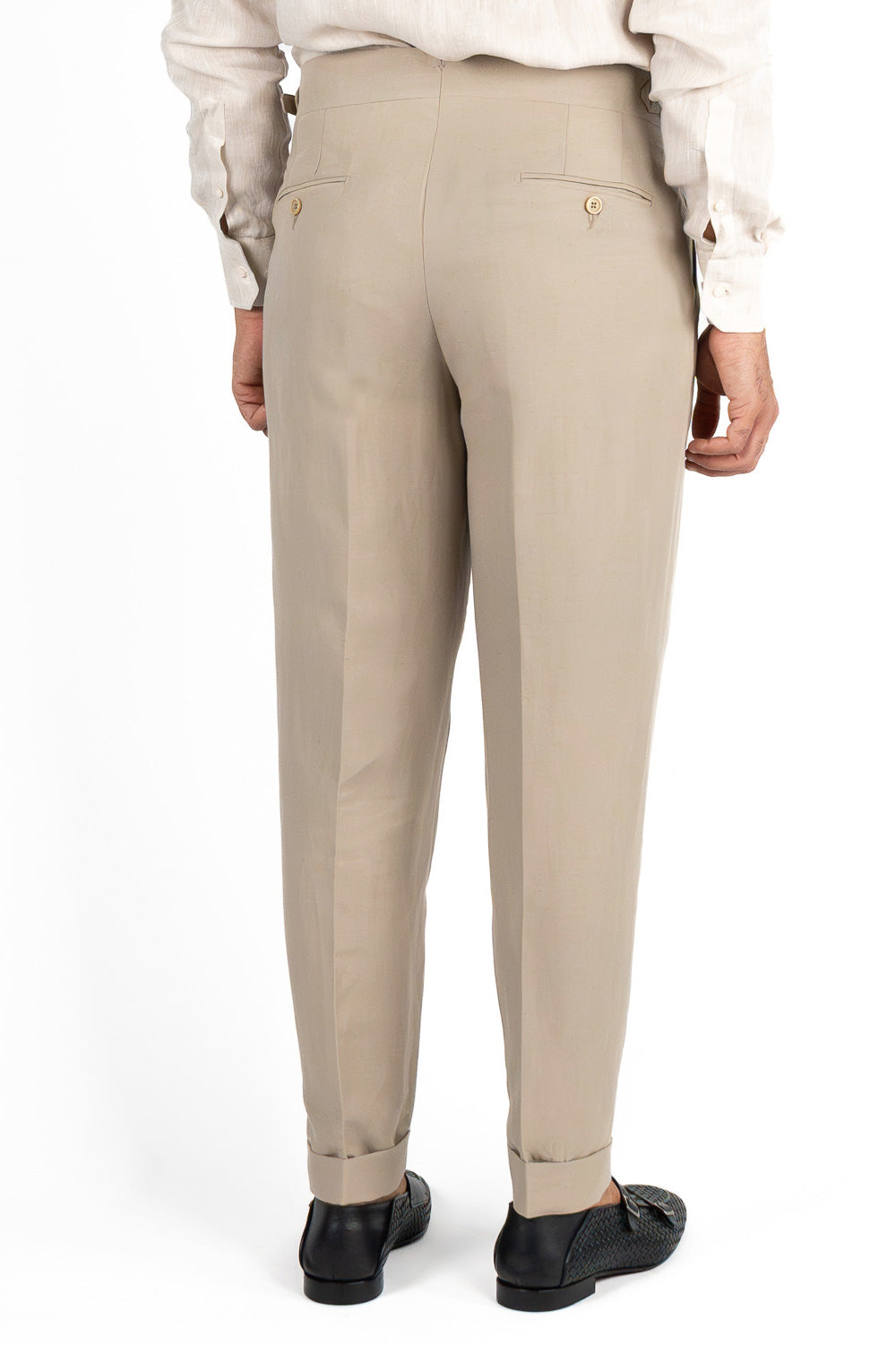 Abito uomo Monopetto Beige in lino e cotone sfoderata Rever classico 11 cm tasche a toppe e pantalone vita alta con fibbie laterali