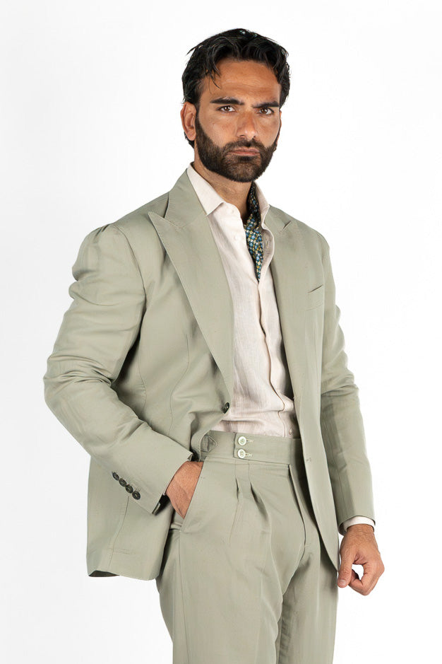 Abito uomo Monopetto verde salvia in lino e cotone sfoderata Rever classico 11 cm tasche a toppe e pantalone vita alta con fibbie laterali