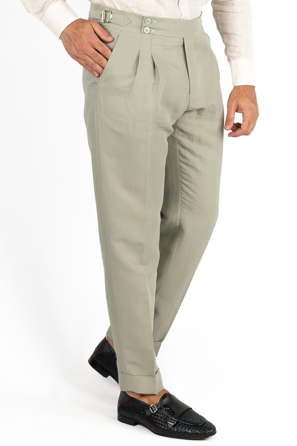 Abito uomo Monopetto verde salvia in lino e cotone sfoderata Rever classico 11 cm tasche a toppe e pantalone vita alta con fibbie laterali