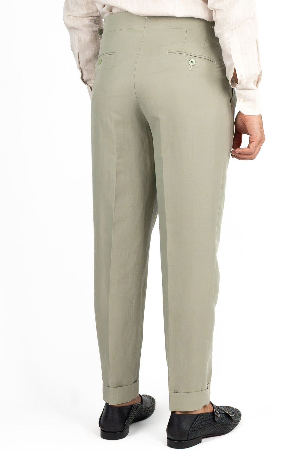 Abito uomo Monopetto verde salvia in lino e cotone sfoderata Rever classico 11 cm tasche a toppe e pantalone vita alta con fibbie laterali