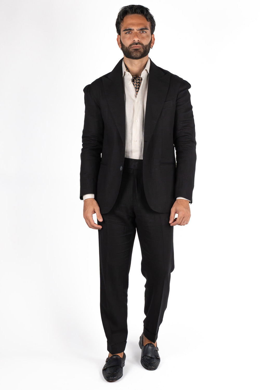 Abito uomo Monopetto nero in lino sfoderata Rever classico 11 cm tasche a toppe e pantalone vita alta con fibbie laterali