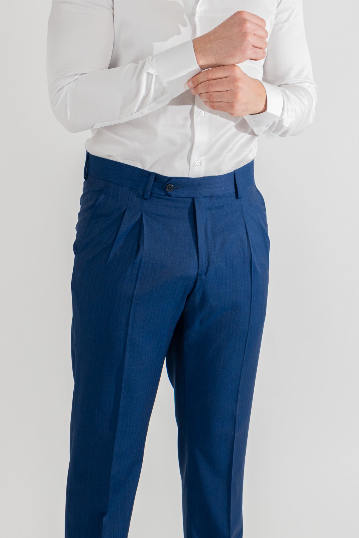 Pantalone solaro blu con passanti uomo in fresco lana super 110's Tessuti in esclusiva Sartoria Carillo  con risvolto 5cm