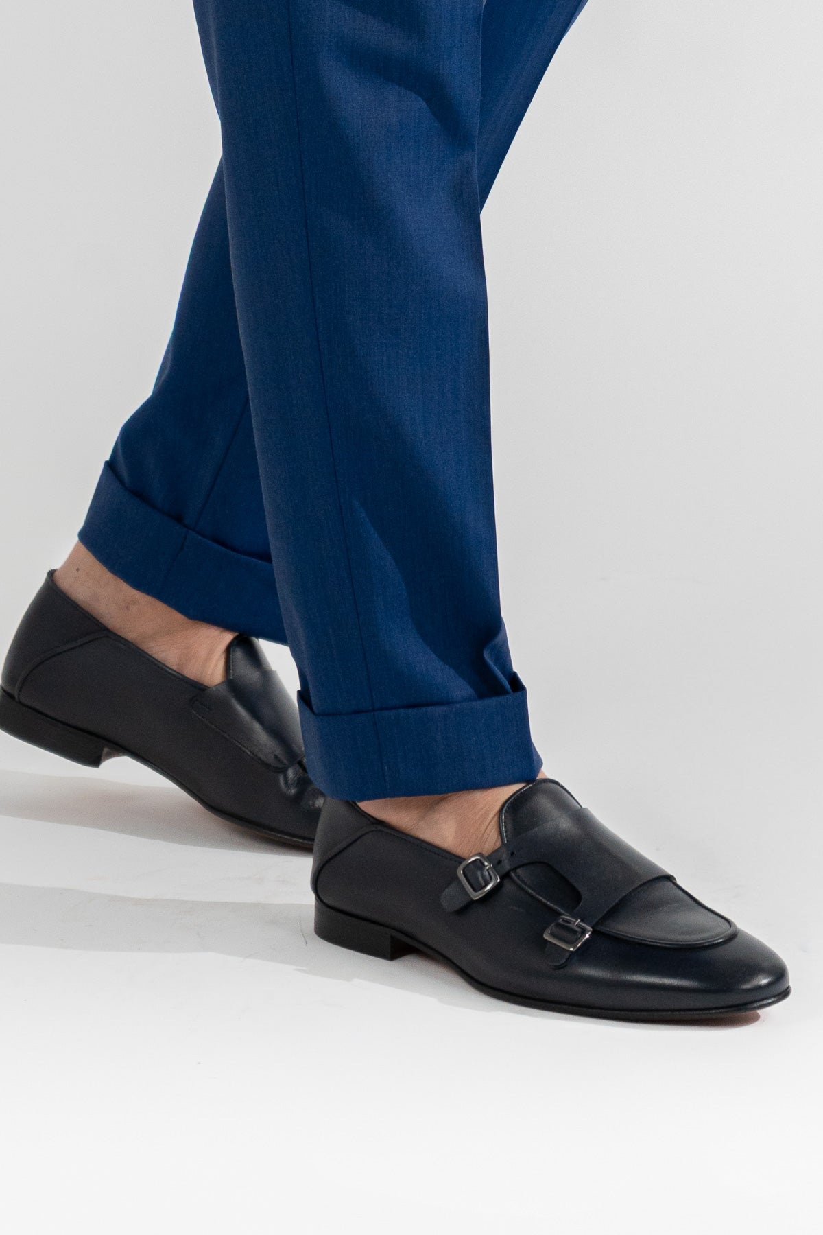 Pantalone solaro blu con passanti uomo in fresco lana super 110's Tessuti in esclusiva Sartoria Carillo  con risvolto 5cm