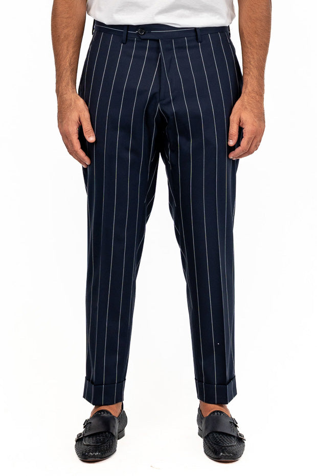 Pantalone con passanti tasca america e risvolto 5cm, fondo blu gessato bianco uomo  in fresco lana super 110's Tessuti in esclusiva Sartoria Carillo