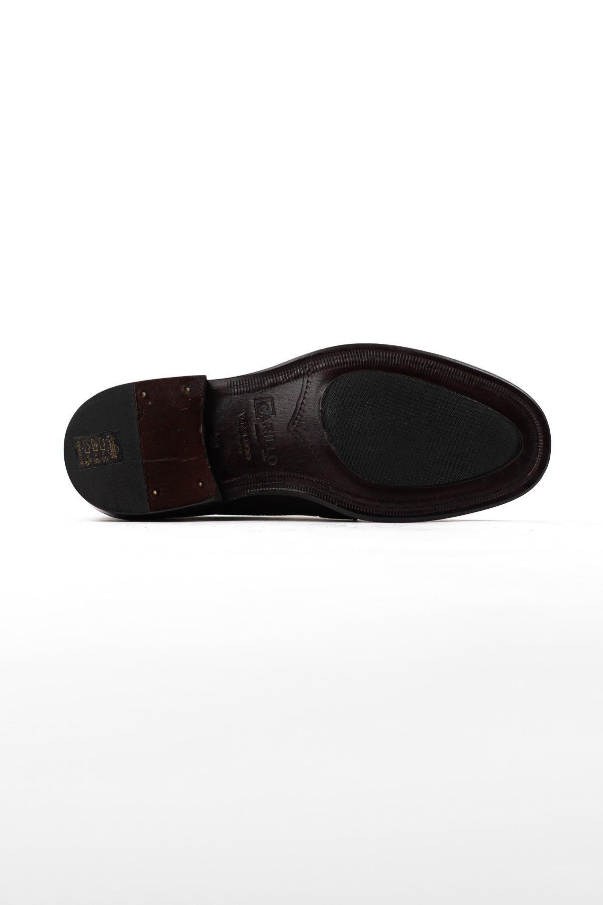 Scarpe stringate da uomo testa di moro modello derby in vera pelle di vitello martellata con chiusura lacci e suola in cuoio alta