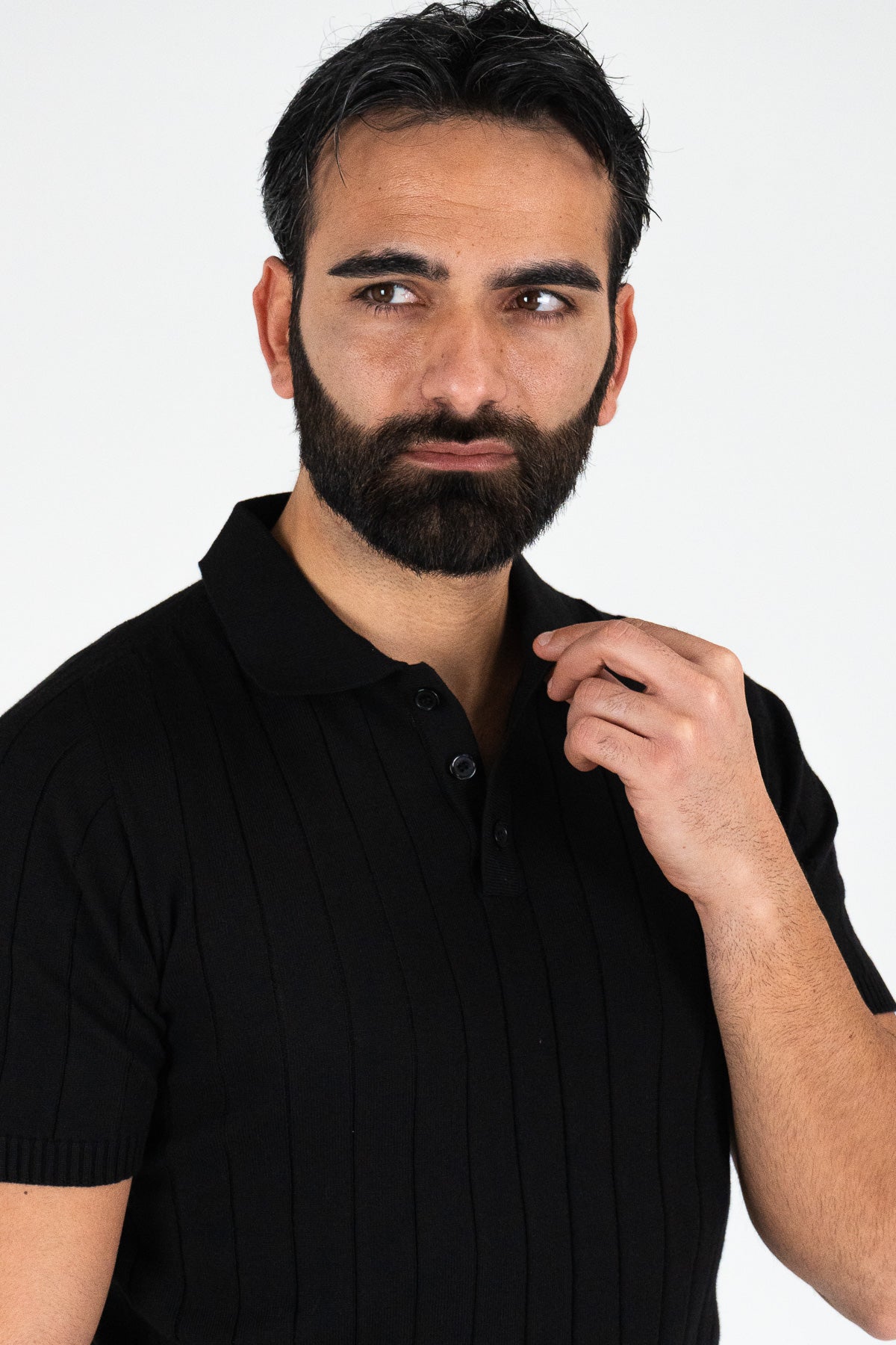 Polo mezze maniche nera a coste 100% cotone finezza 12 con elastici sulle maniche e sul fondo di filo tinta unita da uomo made in italy