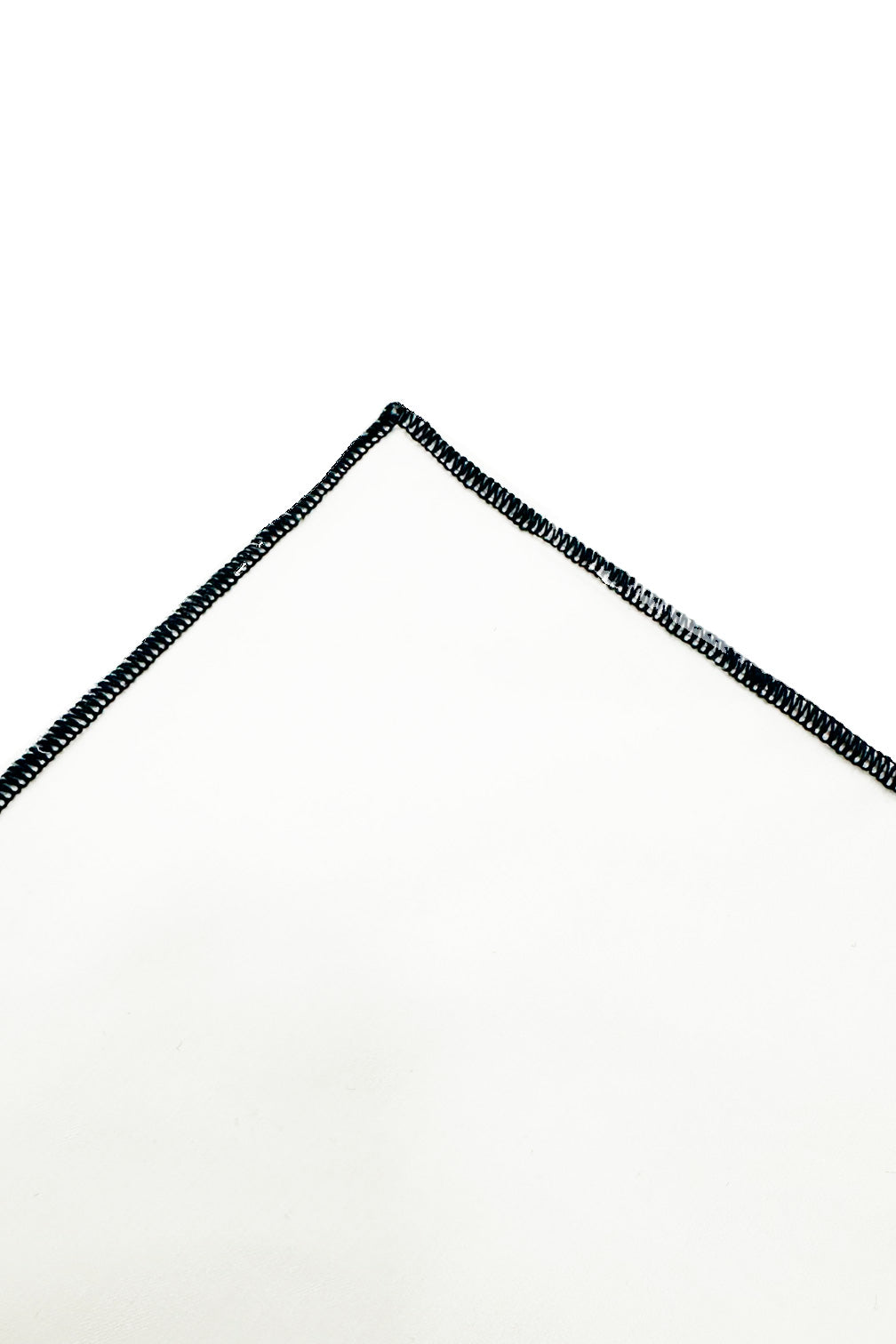 Pochette uomo bianca tinta unita con bordino blu in cotone 100%