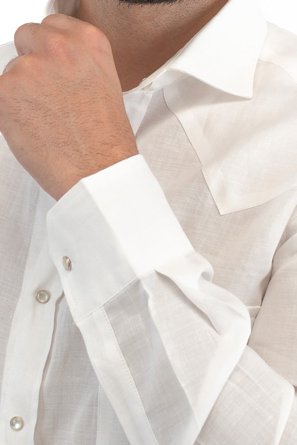 Camicia Uomo bianca modello texana in lino 100% made in italy collo semi francese morbido chiusura bottoni a pressione effetto madreperla con tasche sul davanti