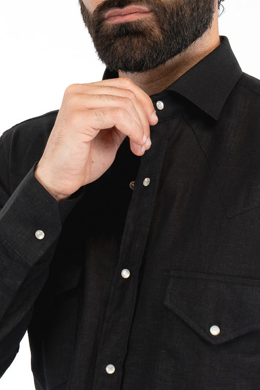 Camicia Uomo nera modello texana in lino 100% made in italy collo semi francese morbido chiusura bottoni a pressione effetto madreperla con tasche sul davanti