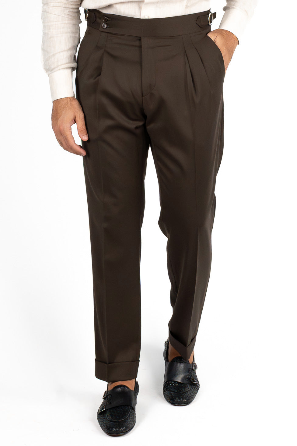 Pantalone marrone vita alta uomo fresco lana super 110's Sartoria Carillo Tessuti con fibbie laterali e risvolto 5cm