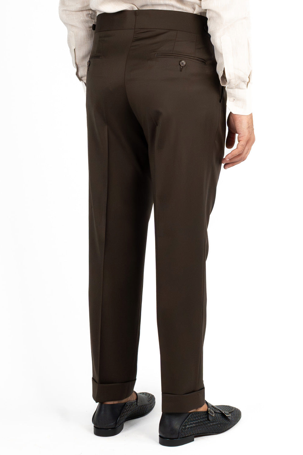 Pantalone marrone vita alta uomo fresco lana super 110's Sartoria Carillo Tessuti con fibbie laterali e risvolto 5cm
