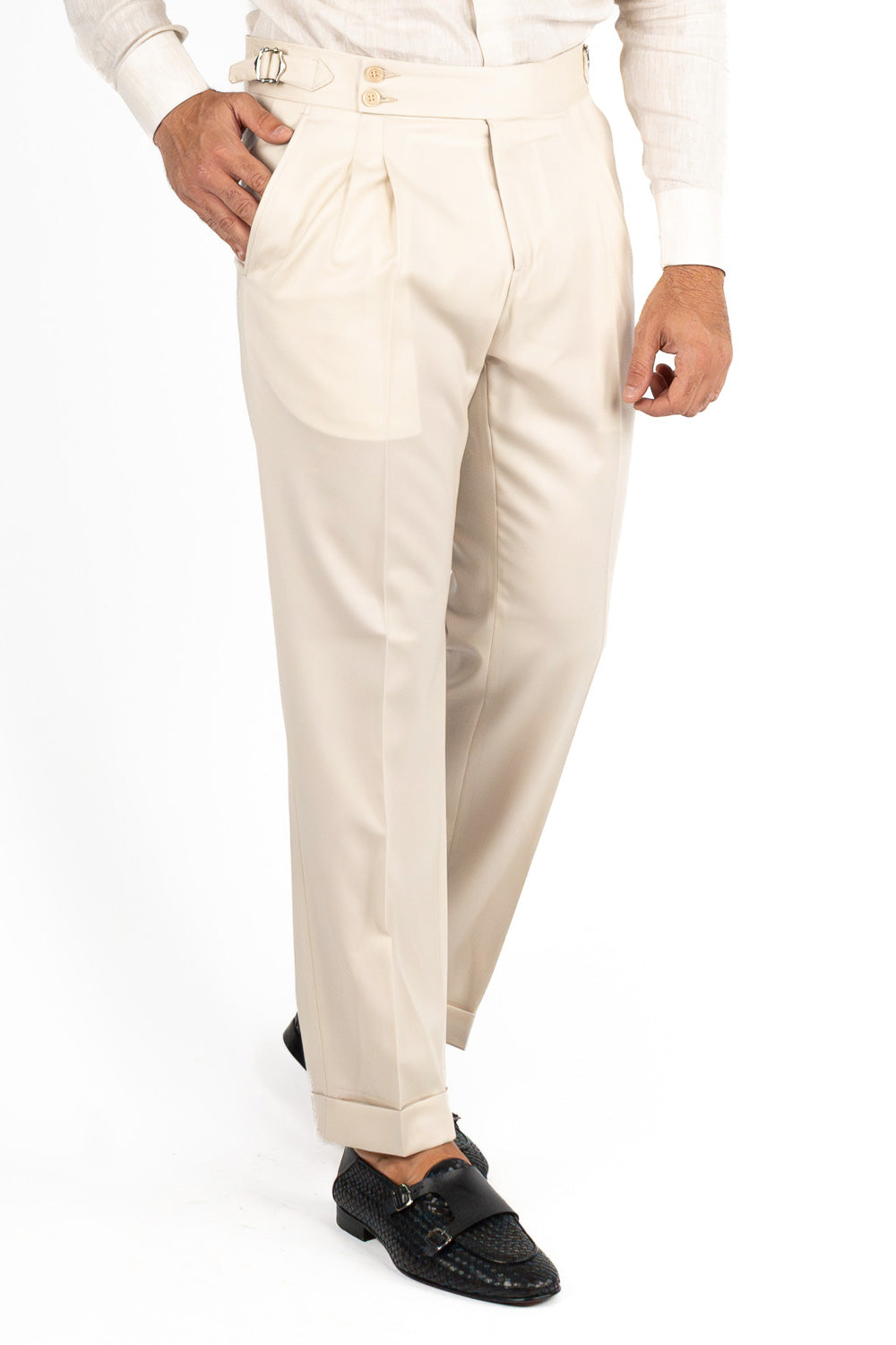Pantalone beige vita alta con fibbie laterali regolabili e doppie pinces risvolto 5cm da uomo in 100% fresco lana Carillo Drapers