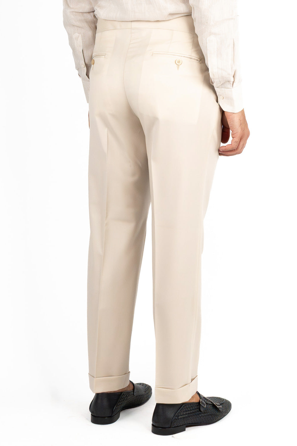 Pantalone beige vita alta con fibbie laterali regolabili e doppie pinces risvolto 5cm da uomo in 100% fresco lana Carillo Drapers