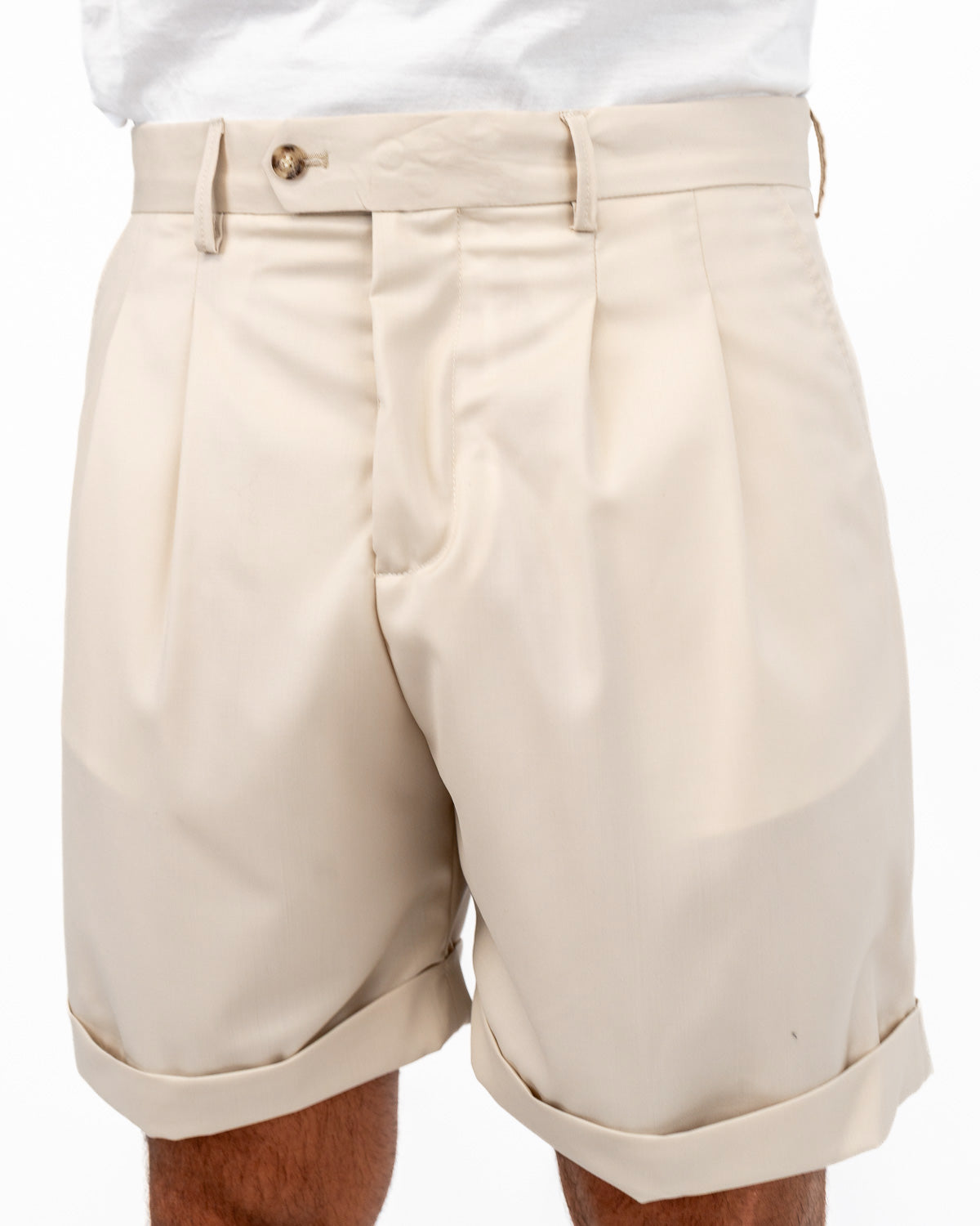 Men's Beige Bermuda Shorts with Belt Loops in Fresh Super 110's Wool Exclusive Sartoria Carillo Fabrics High Waist Double Pleats