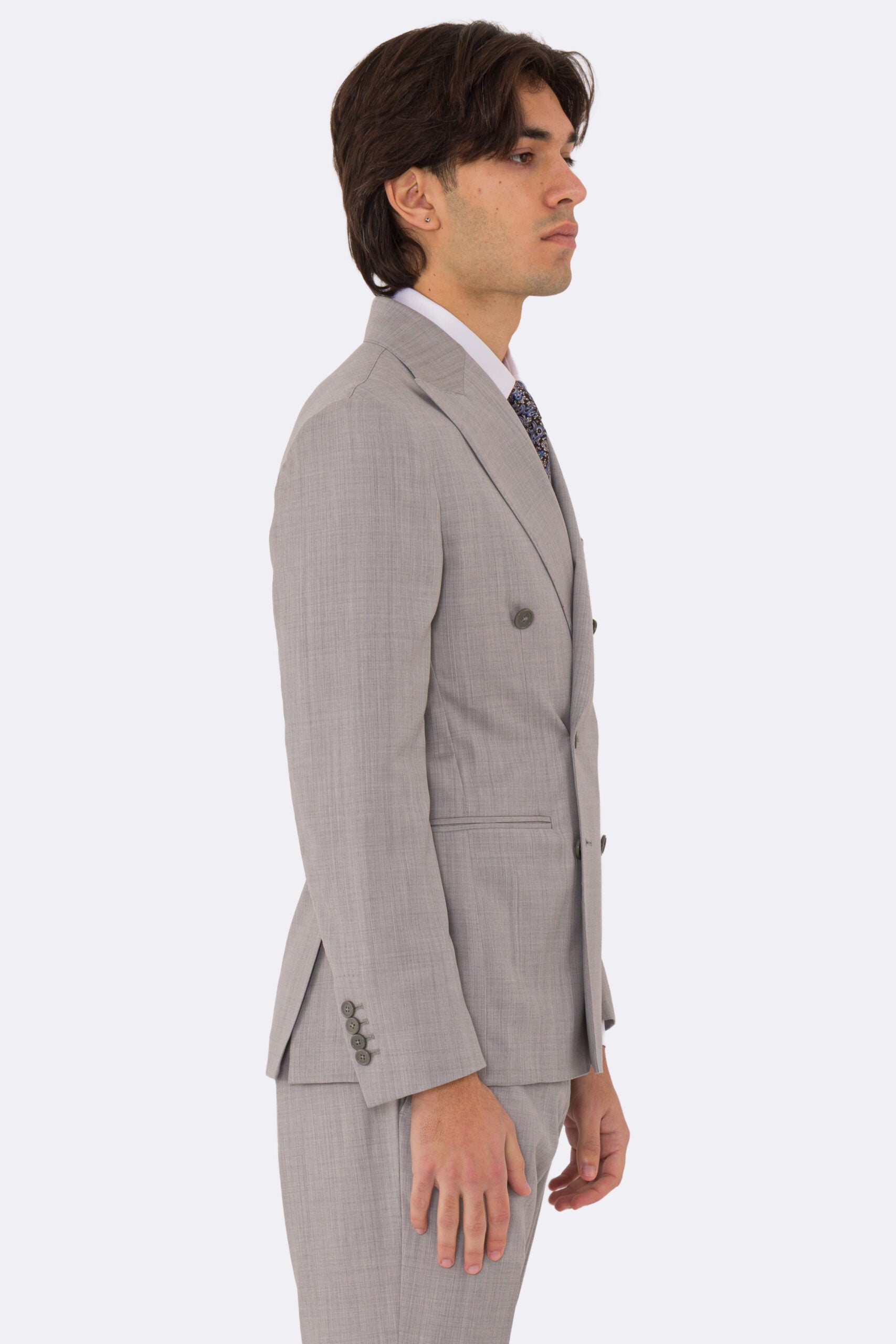 Abito uomo Doppiopetto grigio chiaro fresco lana super 110's Tessuti in esclusiva Sartoria Carillo completamente sfoderato con Rever a lancia e tasche a filetto