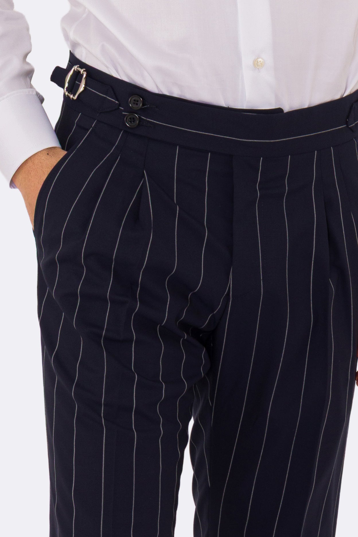 Abito uomo Monopetto blu gessato bianco fresco lana super 110's Tessuti in esclusiva Sartoria Carillo completamente sfoderato con Rever a lancia e tasche a filetto