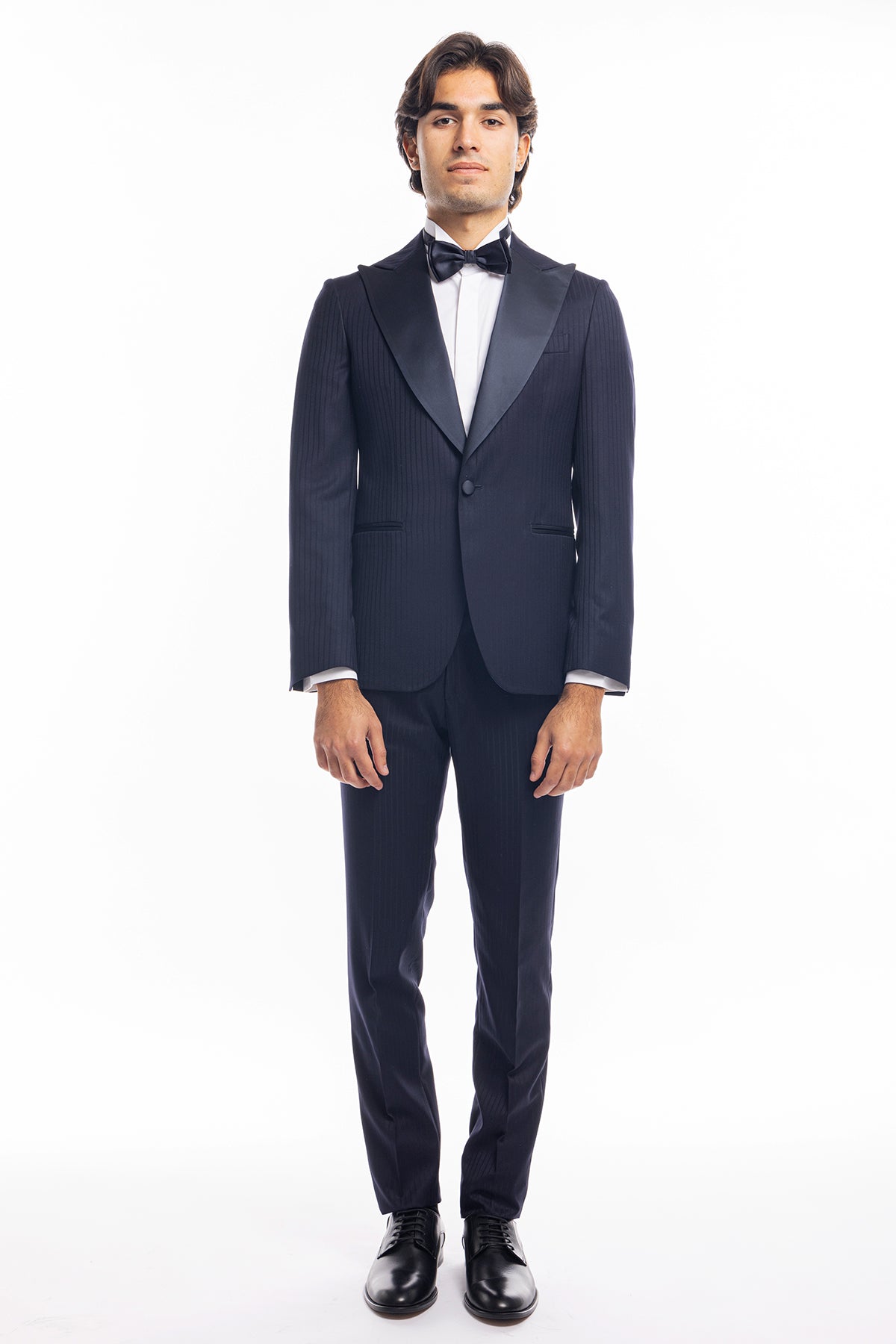 Abito uomo monopetto gessato fondo blu slim fit rever a lancia larga in seta
