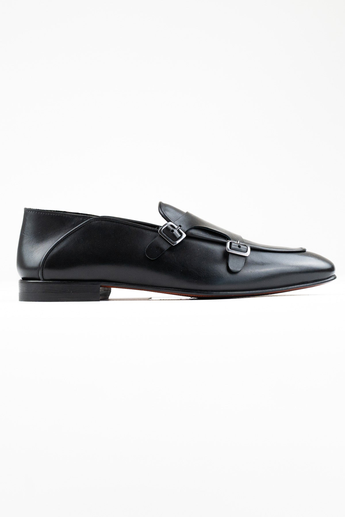 Mocassini uomo neri in vera pelle con doppia fibbia e suola in cuoio made in italy.