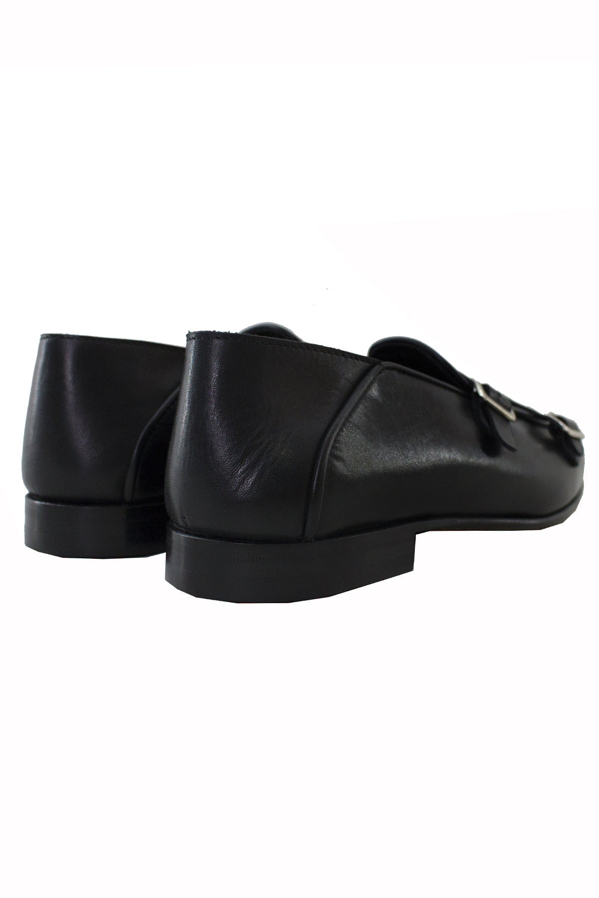 Mocassini uomo neri in vera pelle con doppia fibbia e suola in cuoio made in italy.