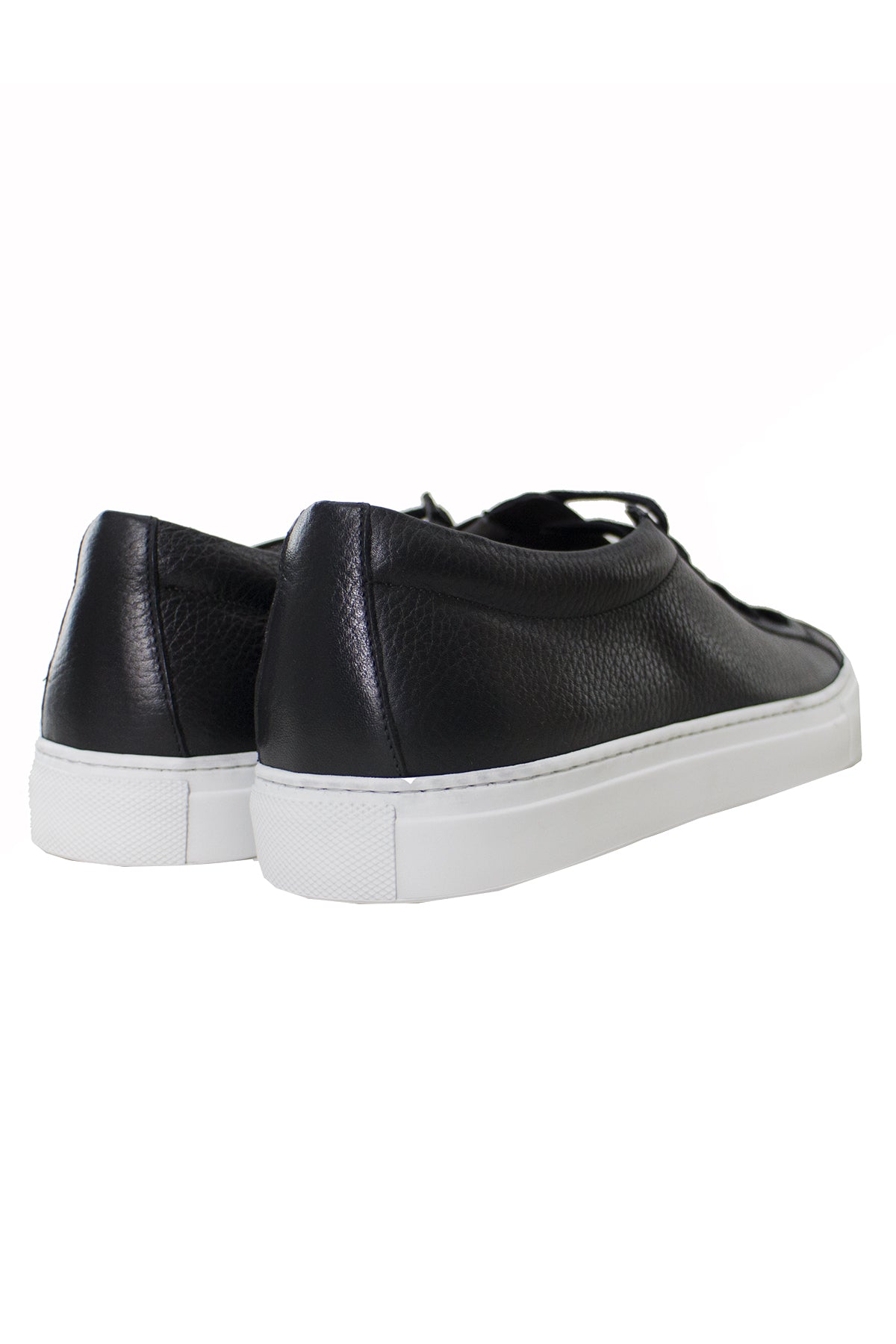 Sneakers uomo nere in vera pelle con suola in gomma bianca made in italy