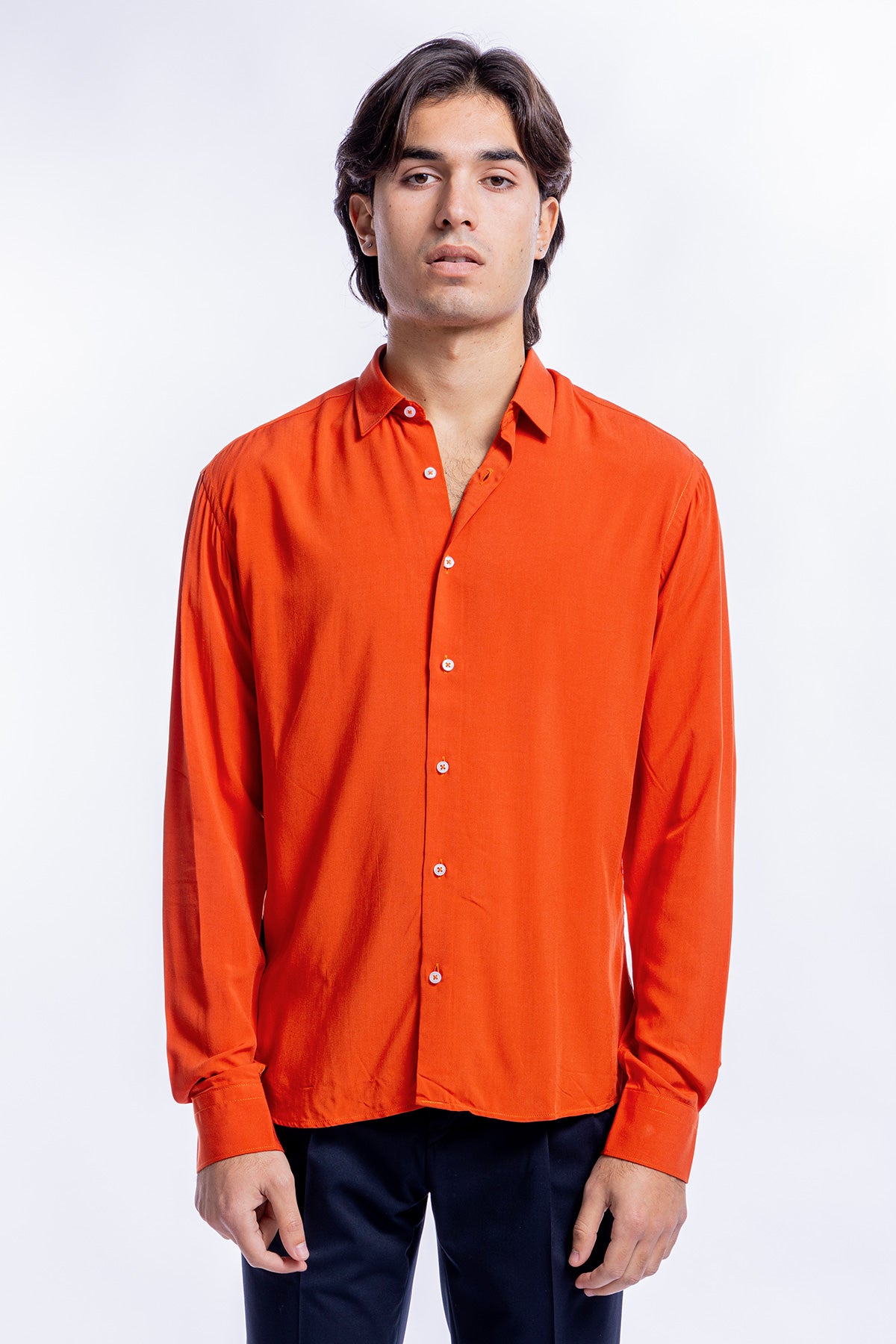 Camicia Uomo Casual In Viscosa effetto seta vestibilita comoda Collo Italiano Piccolo.