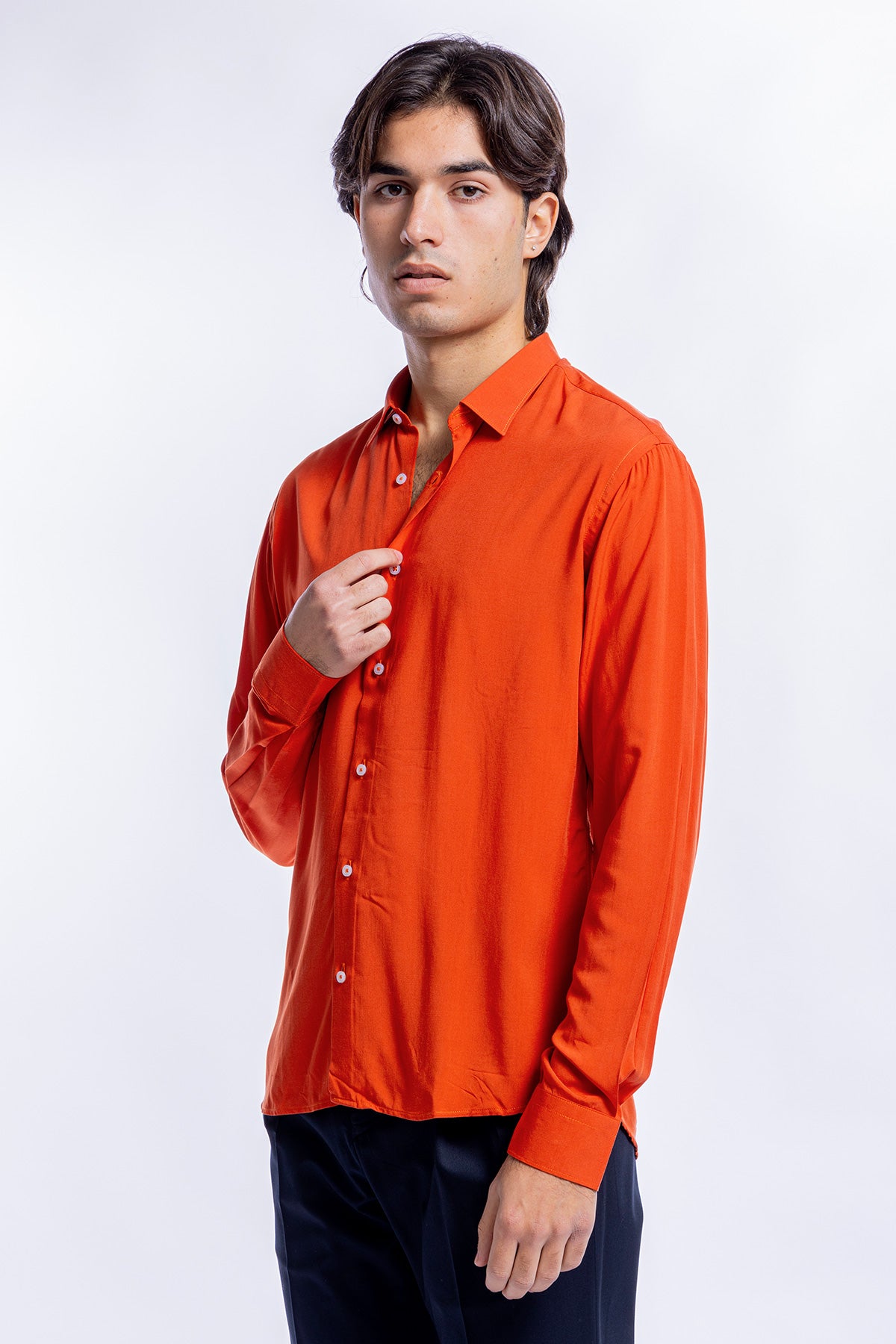 Camicia Uomo Casual In Viscosa effetto seta vestibilita comoda Collo Italiano Piccolo.