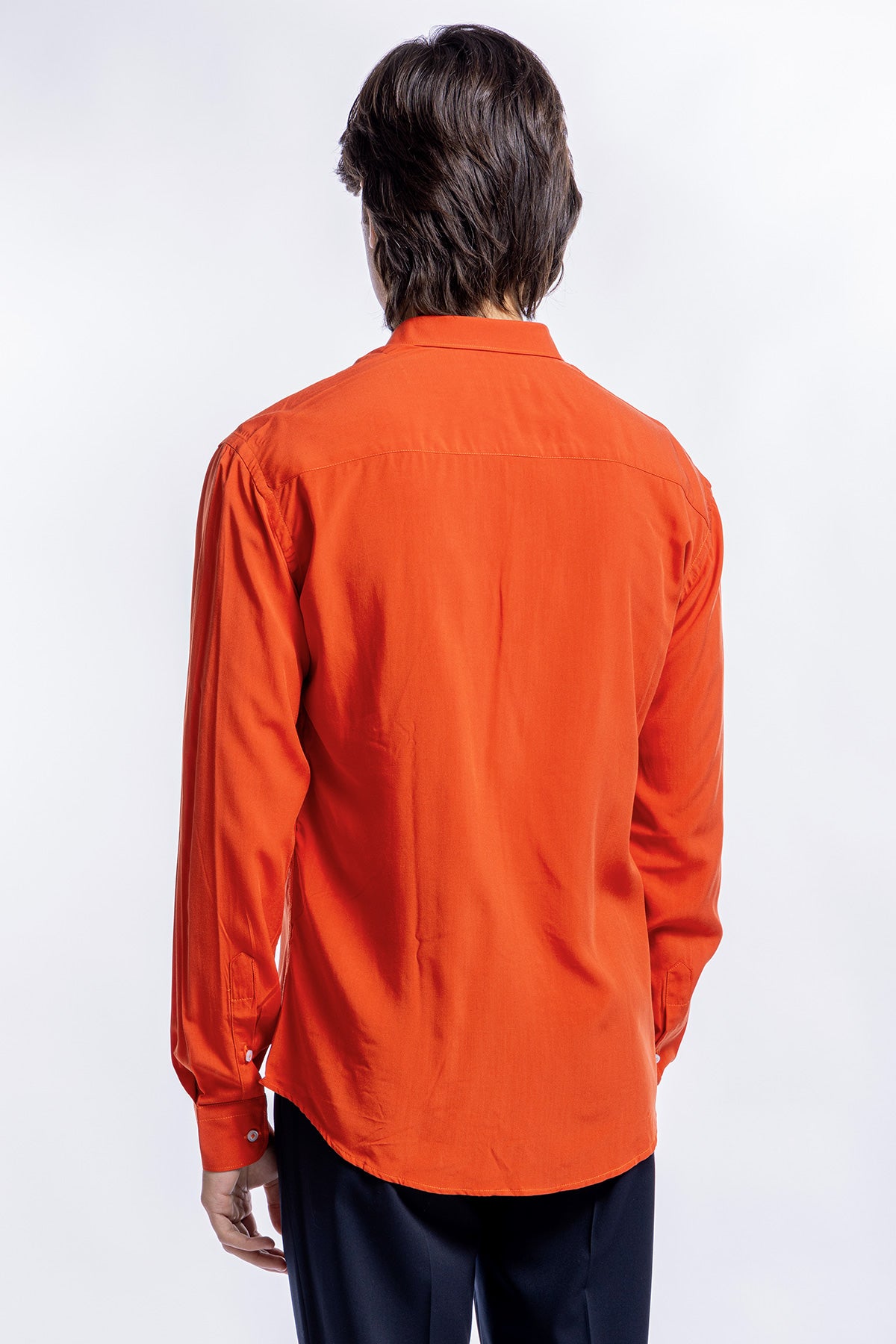 Camicia Uomo Casual In Viscosa effetto seta vestibilita comoda Collo Italiano Piccolo.