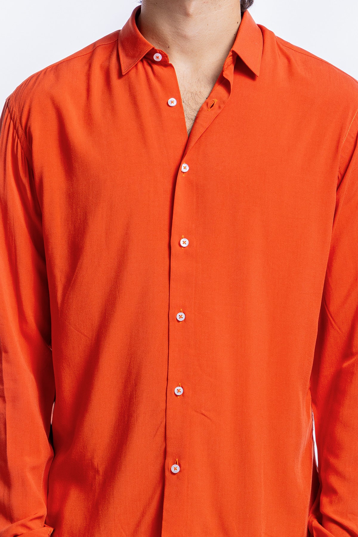 Camicia Uomo Casual In Viscosa effetto seta vestibilita comoda Collo Italiano Piccolo.