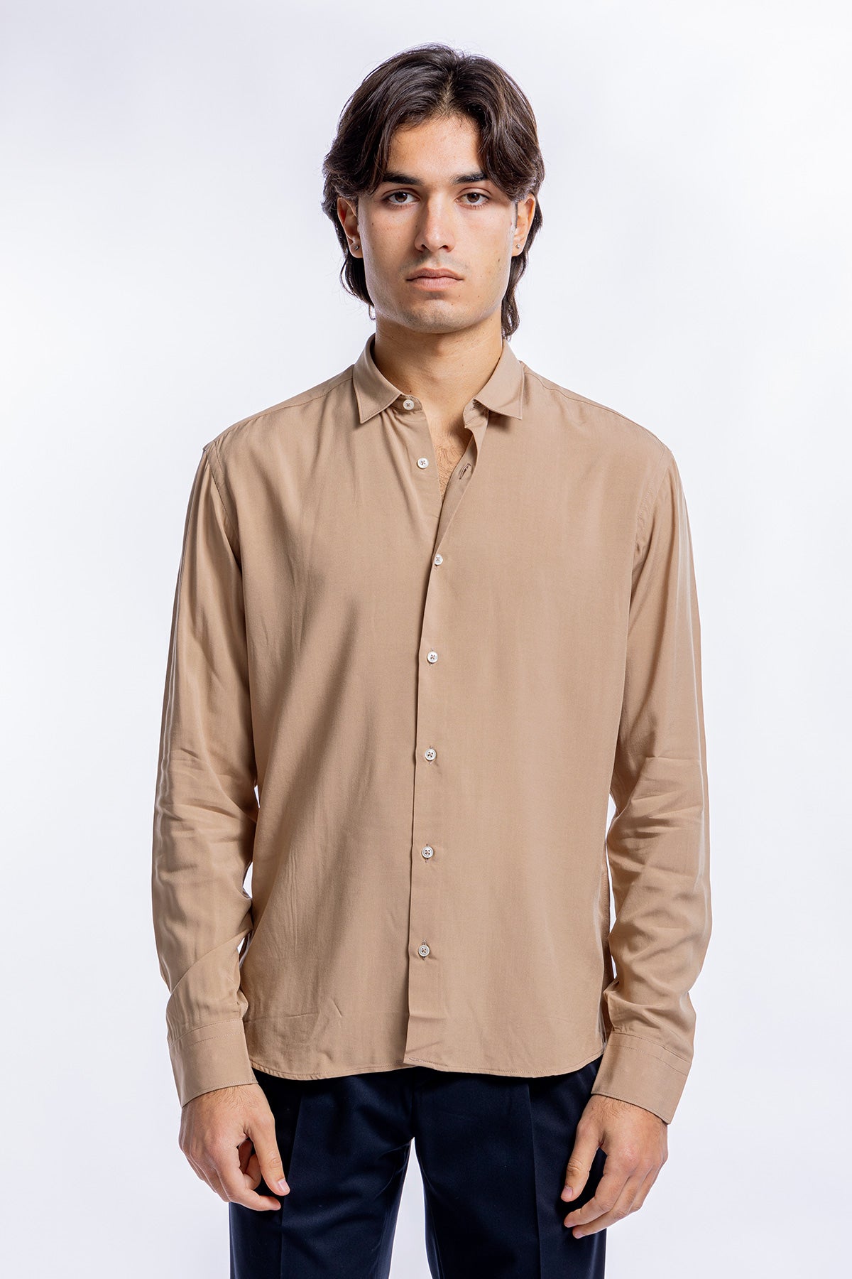 Camicia Uomo Casual In Viscosa effetto seta vestibilita comoda Collo Italiano Piccolo.