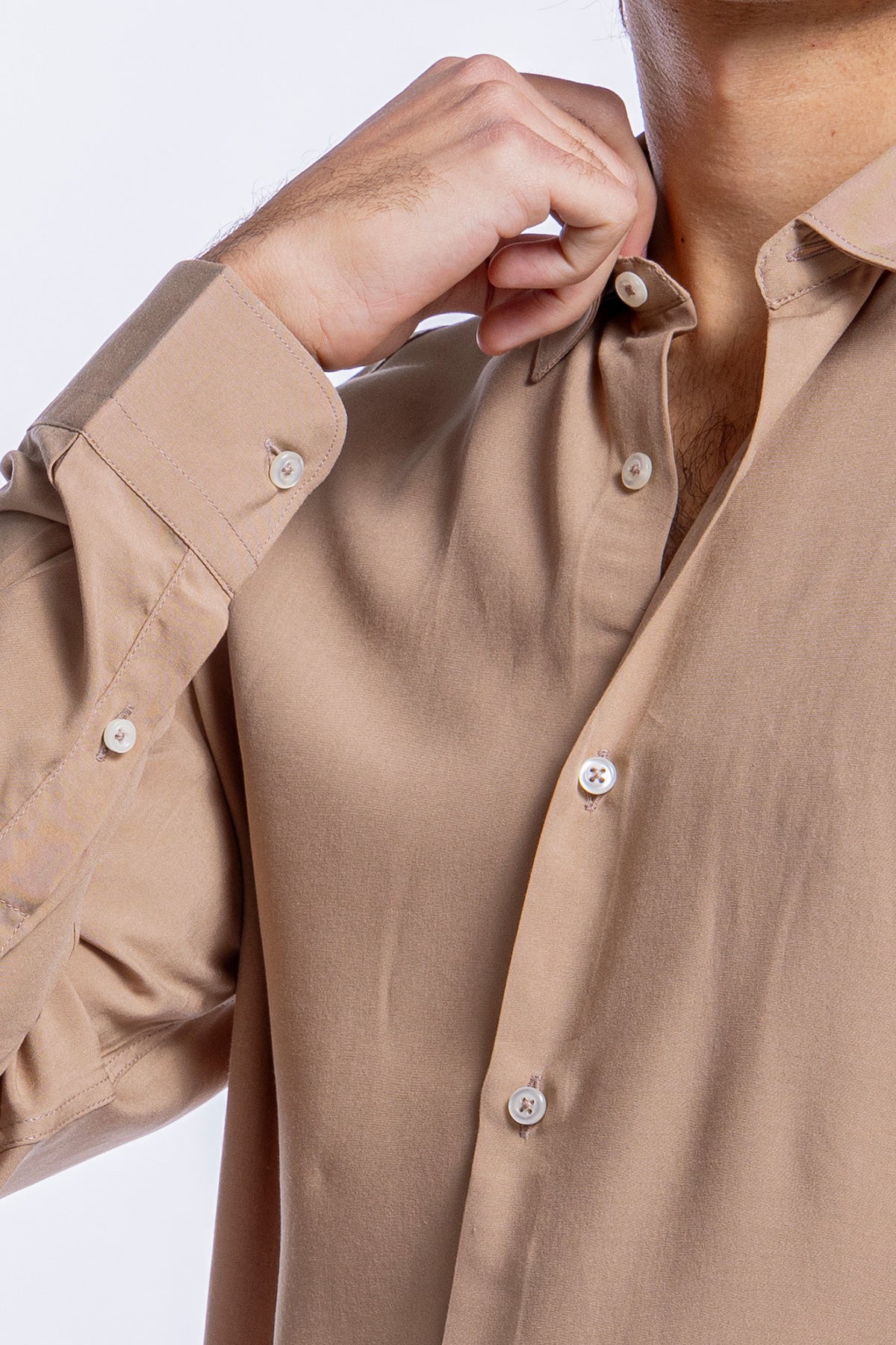 Camicia Uomo Casual In Viscosa effetto seta vestibilita comoda Collo Italiano Piccolo.
