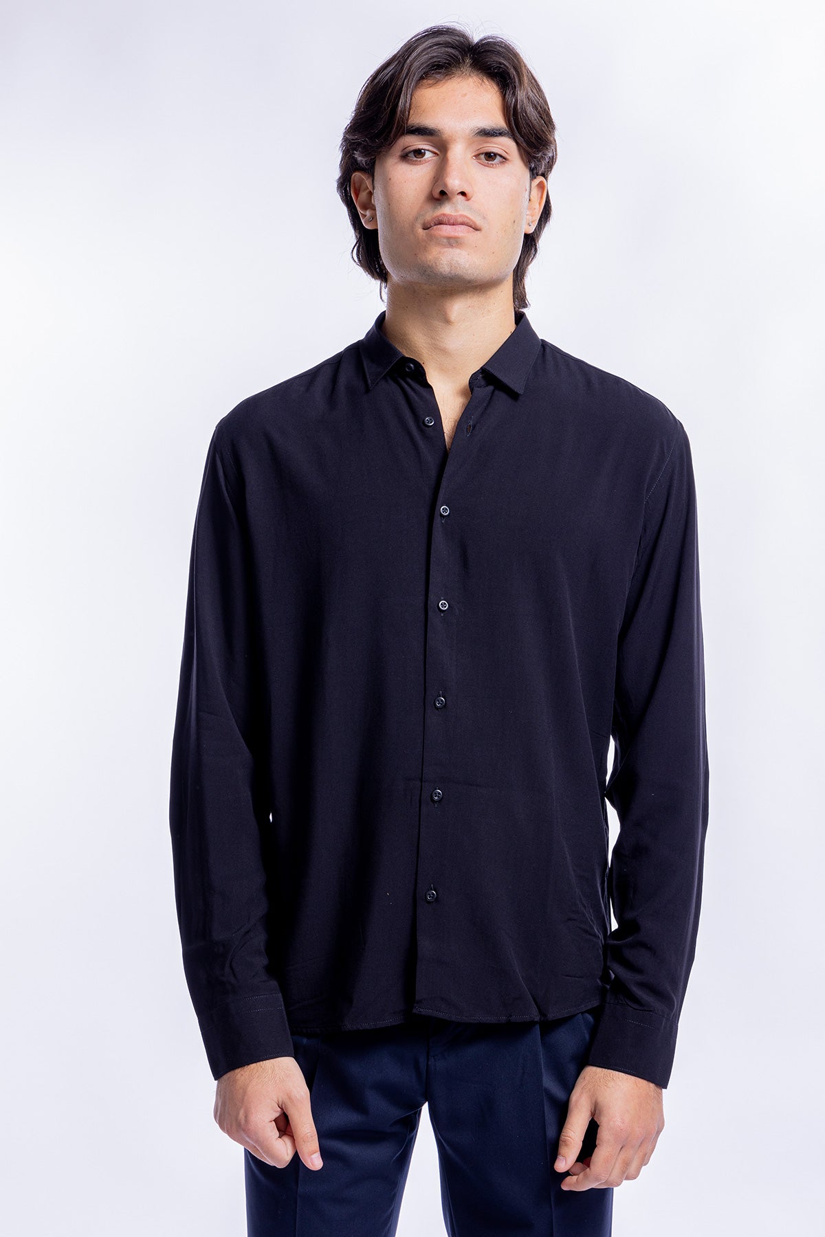 Camicia Uomo Casual In Viscosa effetto seta vestibilita comoda Collo Italiano Piccolo.