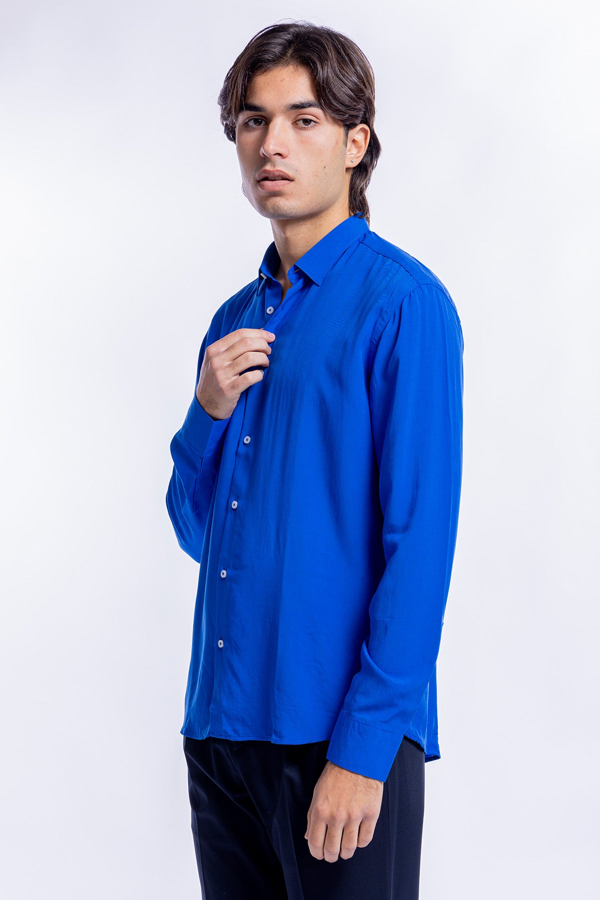 Camicia Uomo Casual In Viscosa effetto seta vestibilita comoda Collo Italiano Piccolo.