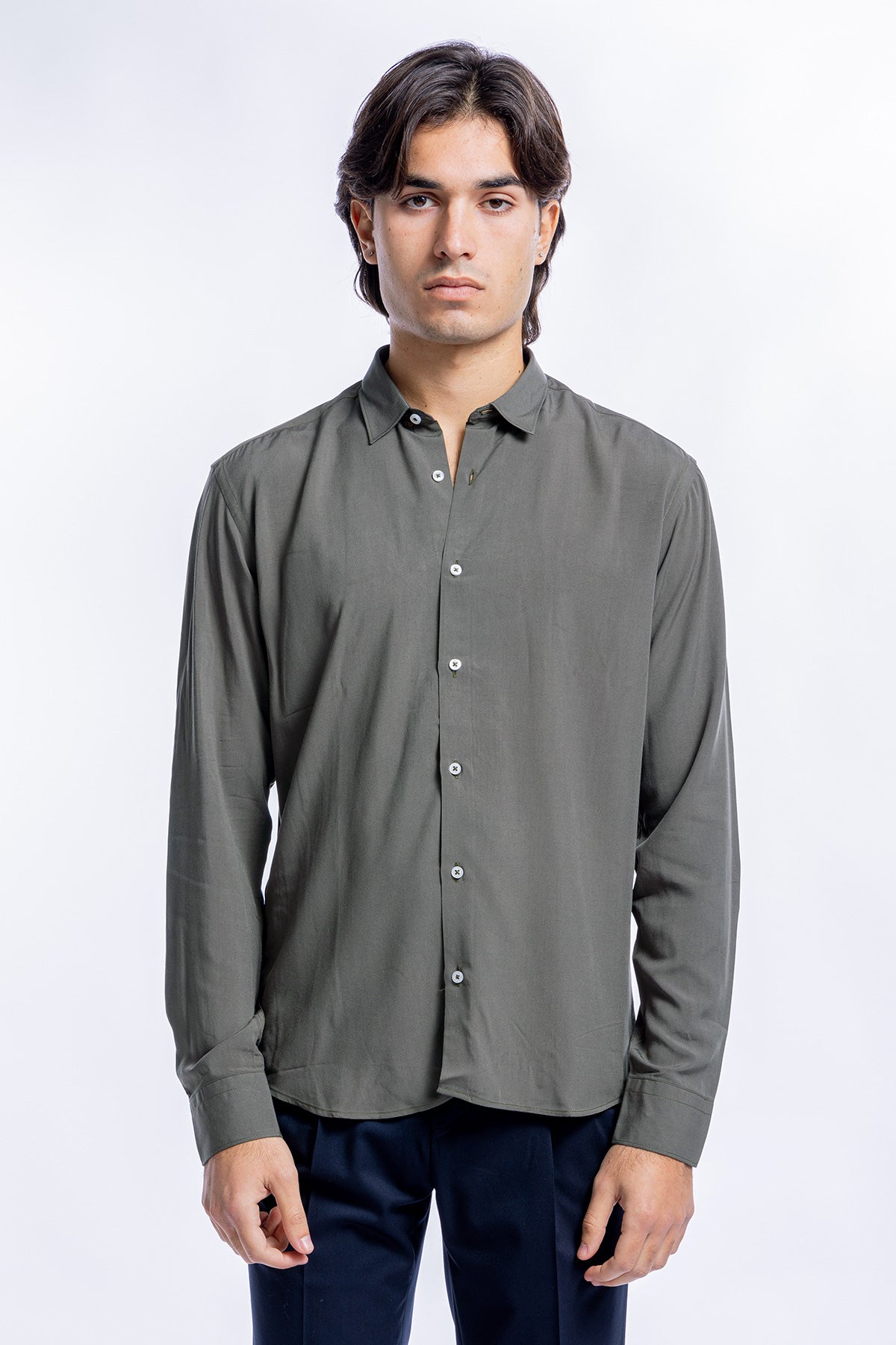 Camicia Uomo Casual In Viscosa effetto seta vestibilita comoda Collo Italiano Piccolo.