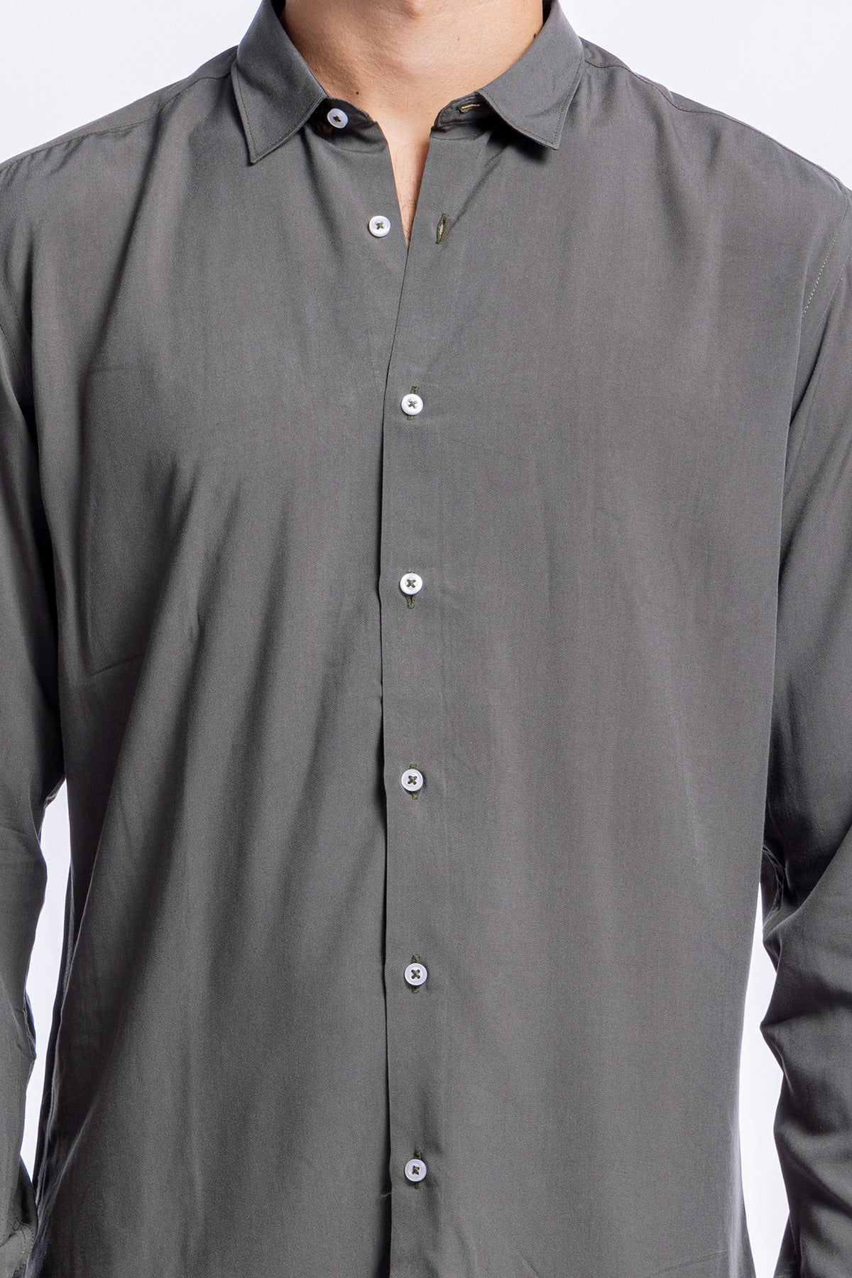 Camicia Uomo Casual In Viscosa effetto seta vestibilita comoda Collo Italiano Piccolo.