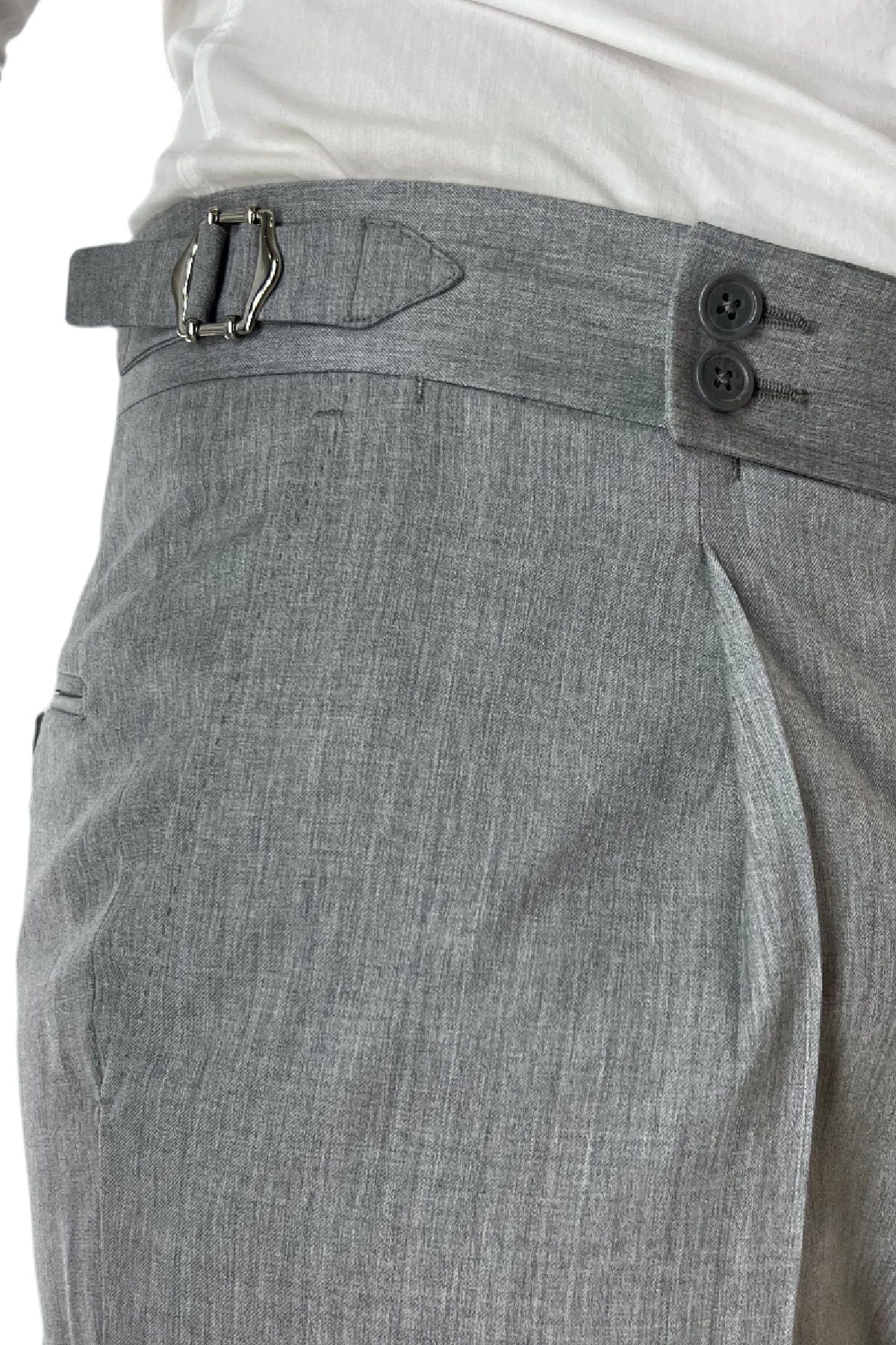 Pantalone uomo grigio chiaro fresco lana Vitale Barberis vita alta con pinces fibbie laterali e risvolto 5cm