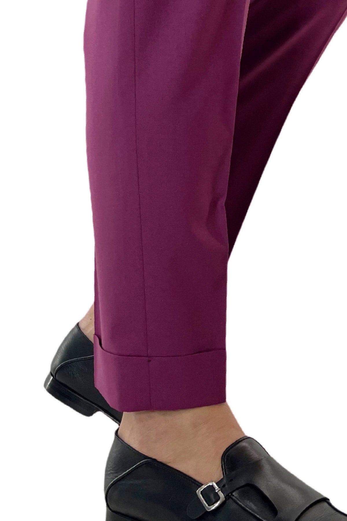 Pantalone uomo vinaccia in fresco lana 100's Holland & Sherry vita alta con pinces fibbie laterali e risvolto 4cm