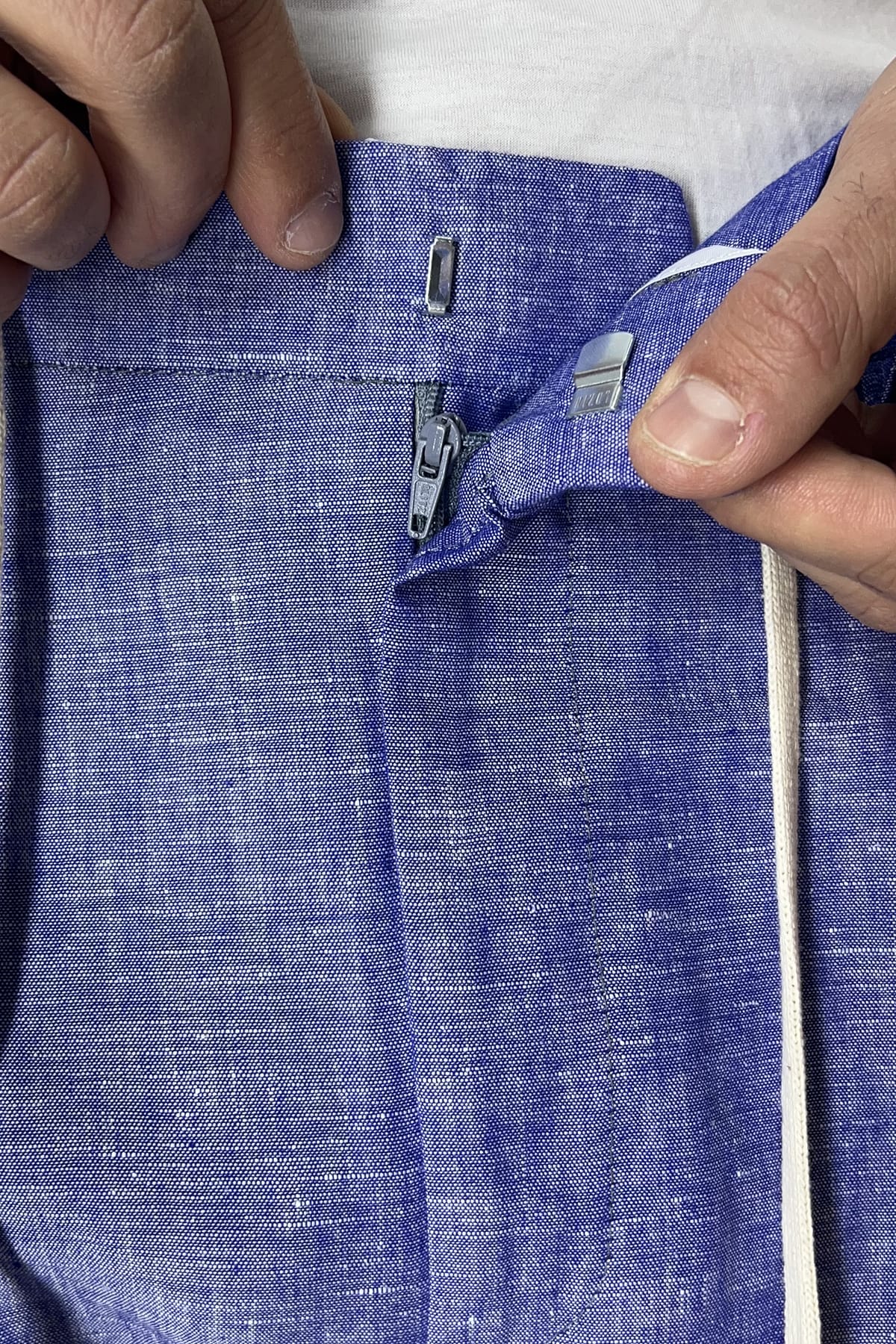 Pantalaccio uomo royal blu in lino e cotone tasca america con doppia pence e laccio in vita risvolto 4cm
