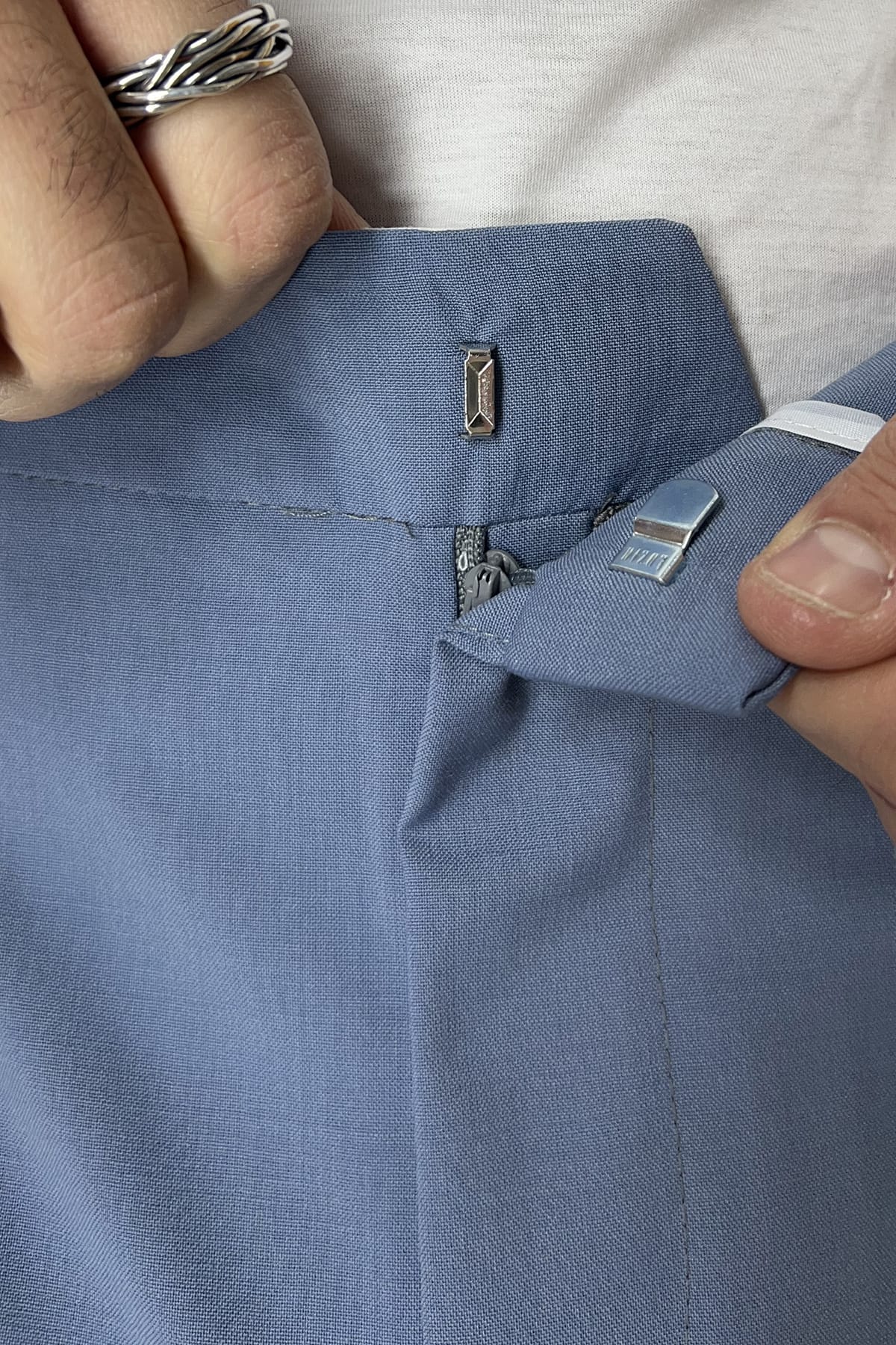 Pantalaccio uomo celeste in fresco lana tasca america con doppia pence e laccio in vita risvolto 4cm
