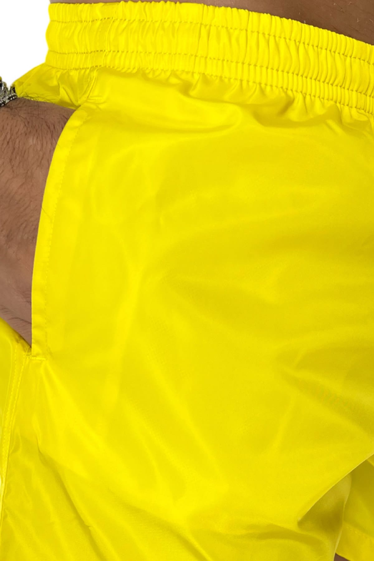 Costume da mare uomo giallo tinta unita con tasche laterali a filo e laccio regolabile