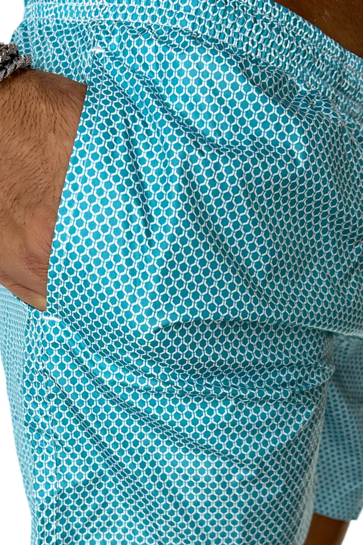 Costume da mare uomo azzurro fantasia esagonale con tasche laterali a filo e laccio regolabile